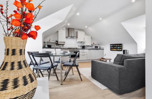 Friern Barnet Apartment | Quiet Flat, Sleeps 5, Free Parking Included