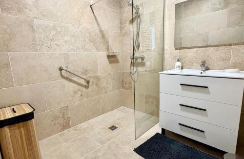 Saint Antoine Apartment | Quiet Flat with view and Swimming pool