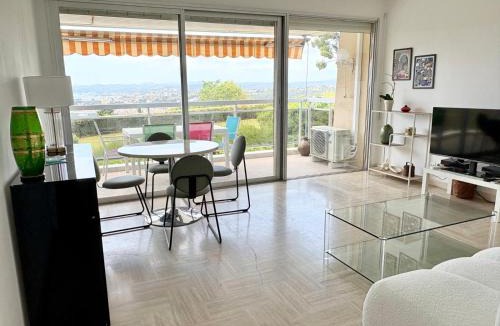 Saint Antoine Apartment | Quiet Flat with view and Swimming pool