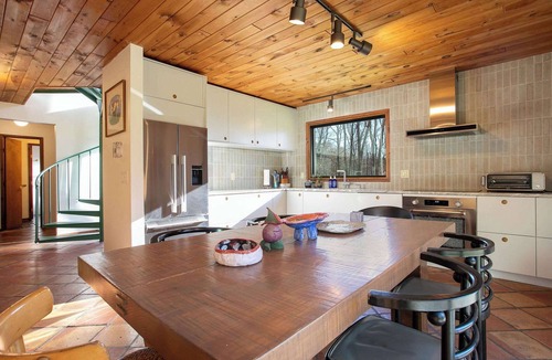 Monterey House | Quiet Forest Modern Getaway