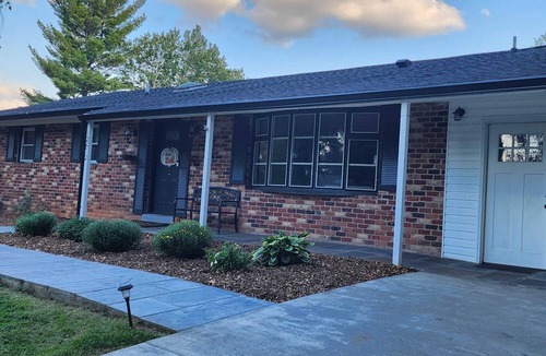 Germantown House | Quiet Forest View