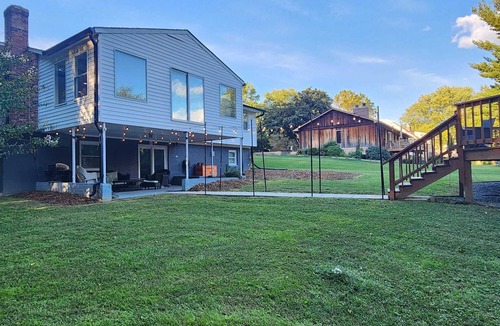 Germantown House | Quiet Forest View