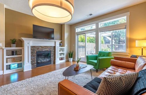 Bull Mountain Villa | Quiet, Four bedrooms, 2 King Beds