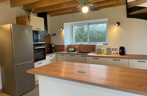 Amne Cottage | Quiet cottage with wifi and shared pool in nature