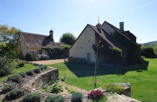 La Boissiere-d’Ans House | Quiet stone house sleeps 11 heated private pool
