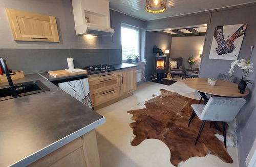 Saint-Aubin-en-Charollais Ski Chalet | Quiet house with sauna in the garden. Pets allowed