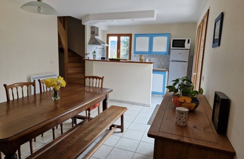 Saint-Geoire-en-Valdaine Villa | Quiet house, ideal for families!