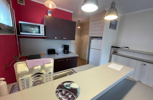 Saint-Georges-de-Didonne Apartment | Quiet studio steps from the beach with balcony and garage