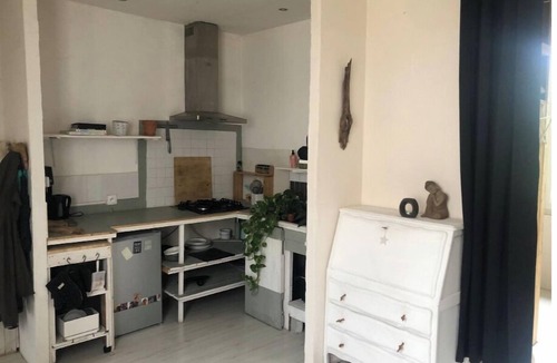 Saint-Germain-des-Fosses Apartment | Quiet studio overlooking the garden. Pets at no extra charge