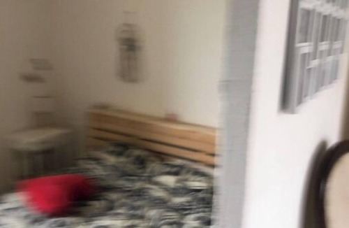 Saint-Germain-des-Fosses Apartment | Quiet studio overlooking the garden. Pets at no extra charge