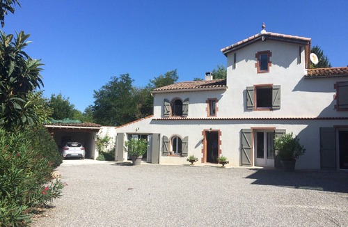 Saint-Martin-de-Villereglan House | QUIET 8-BED FAMILY HOME WITH SWIMMING POOL