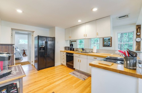 Freeport House | Quiet Freeport Home on Casco Bay w/Fire Pit