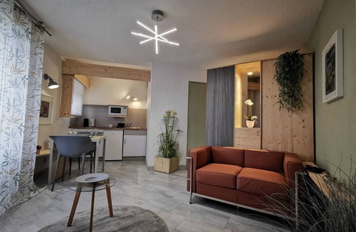 Blagnac Apartment | Quiet, friendly apartment - Private parking - Near tramway and airport