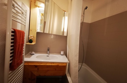 Blagnac Apartment | Quiet, friendly apartment - Private parking - Near tramway and airport