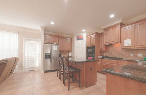 Houston House | Quiet Furnished Bedroom in a Townhouse Near The Galleria - Houston TX
