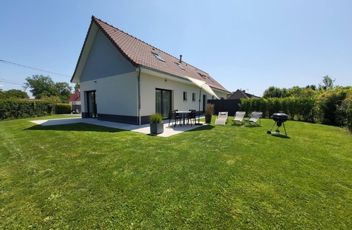 Favieres House | Quiet gîte, close to Baie de somme (3kms). Comfortable and air-conditioned