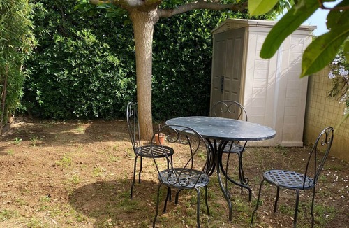 Saint-Just Apartment | Quiet garden apartment in petite camargue