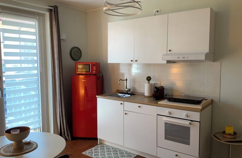 Lurate Caccivio Apartment | Quiet Garden Studio near Como