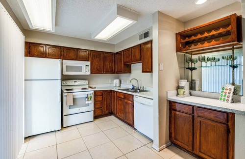 Far North Dallas Condo | Quiet Gated Apt w/Pool, Near Hospitals & Shops