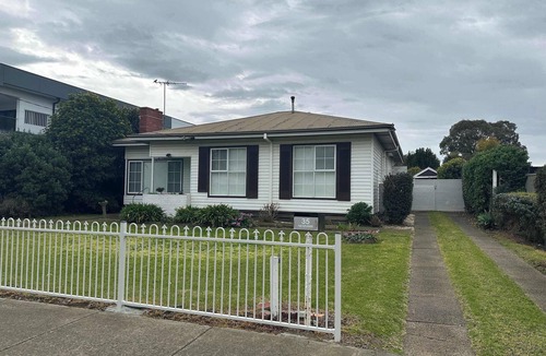 North Shore House | Quiet Geelong Getaway I Bay views