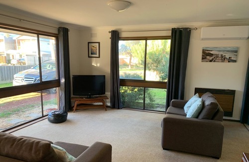 Ocean Grove House | Quiet Getaway