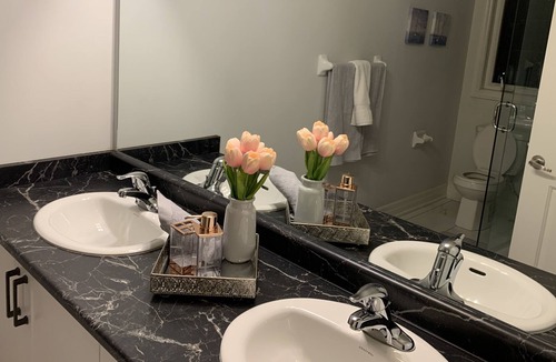 Angus House | Quiet getaway in Angus, ON