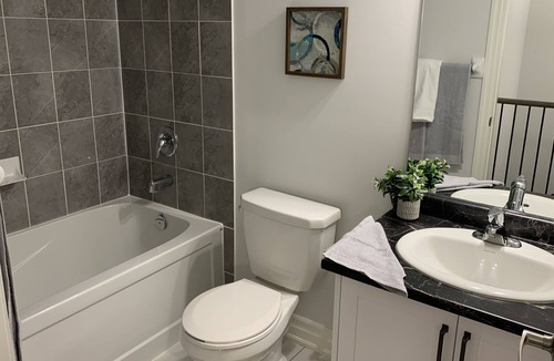 Angus House | Quiet getaway in Angus, ON