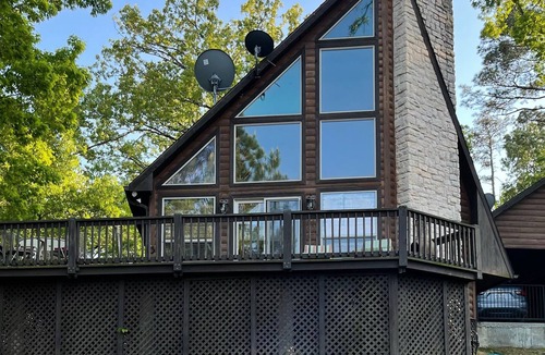 Whispering Hills House | Quiet getaway in the trees