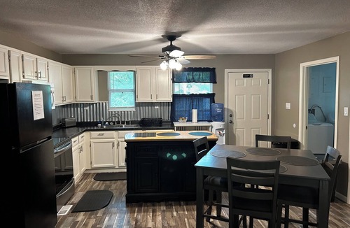 Warsaw House | Quiet getaway in Warsaw, Missouri