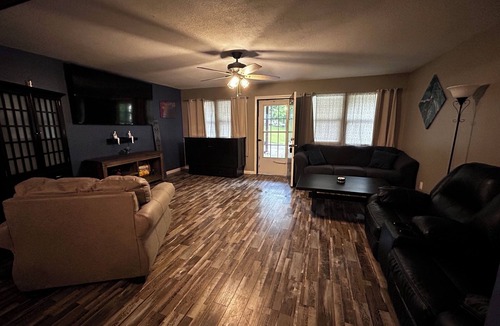 Warsaw House | Quiet getaway in Warsaw, Missouri