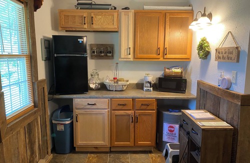 Farmington Cottage | Quiet Getaway - One room cabin near golf courses, state parks, and wineries.