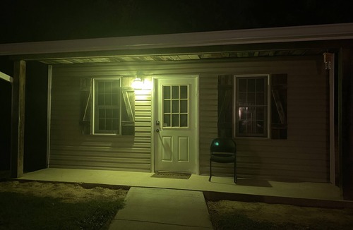 Farmington Cottage | Quiet Getaway - One room cabin near golf courses, state parks, and wineries.