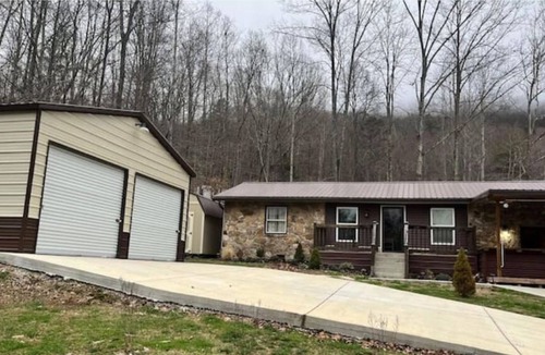 La Follette House | Quiet Getaway