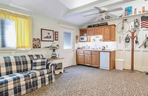 Clarks Summit House | Quiet Getaway with Queen Bed & Wi-Fi