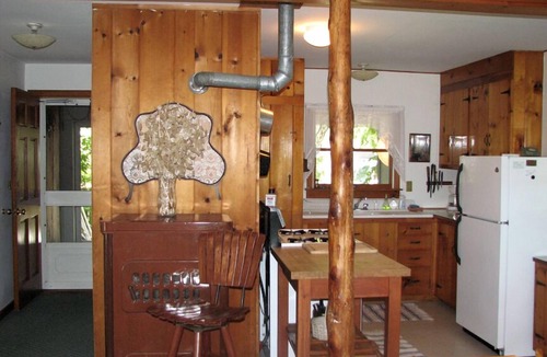 Oak Bluffs Cottage | Quiet Getaway Within Walking Distance Of All Oak Bluffs Has To Offer.