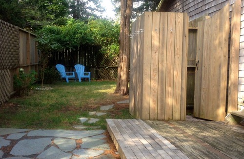 Oak Bluffs Cottage | Quiet Getaway Within Walking Distance Of All Oak Bluffs Has To Offer.