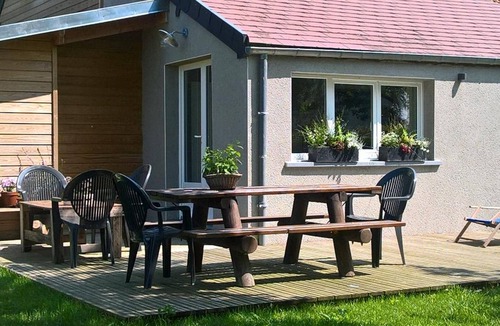 Saint-Waast Cottage | Quiet gîte with parking - 5 guests