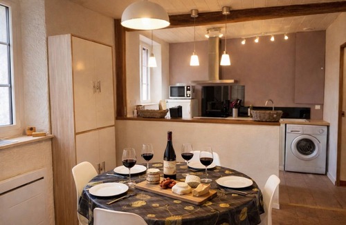 Amboise Cottage | Quiet gîte, close to town center, with beautiful garden facing Clos Lucé!