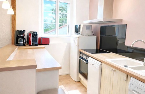 Amboise Cottage | Quiet gîte, close to town center, with beautiful garden facing Clos Lucé!