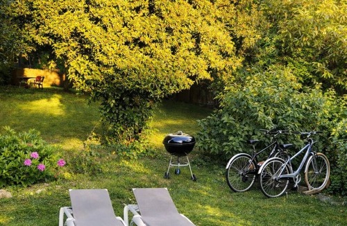 Amboise Cottage | Quiet gîte, close to town center, with beautiful garden facing Clos Lucé!