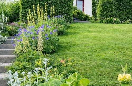 Amboise Cottage | Quiet gîte, close to town center, with beautiful garden facing Clos Lucé!