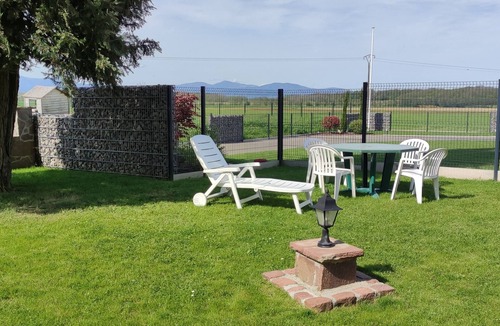 Wolfersdorf Apartment | Quiet gite in a cul-de-sac. Pets accepted by prior arrangement.