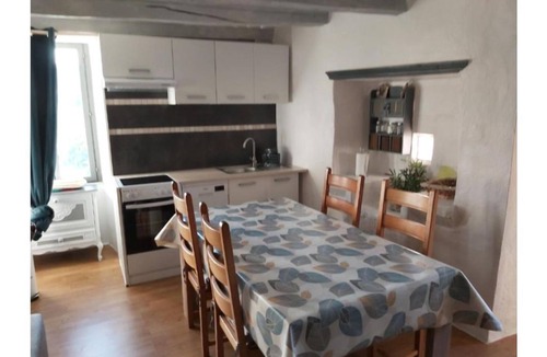 Sauveterre Cottage | Quiet gite with breathtaking views