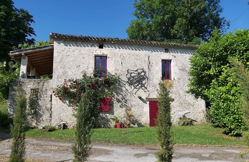 Sauveterre Cottage | Quiet gite with breathtaking views