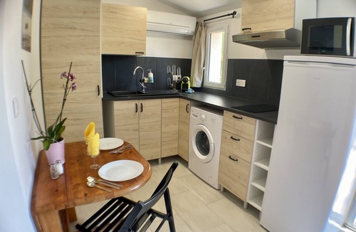 Pertuis Cottage | Quiet, gîte with secure swimming pool - Luberon