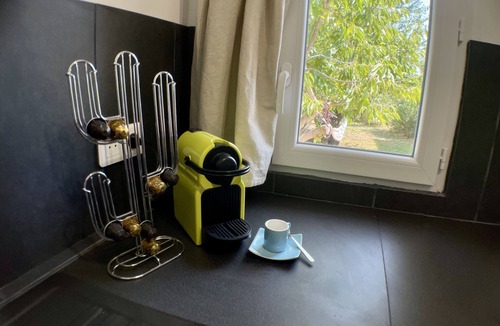 Pertuis Cottage | Quiet, gîte with secure swimming pool - Luberon