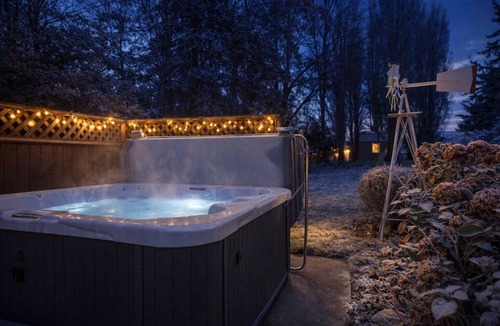 Lynden Cabin | Quiet Glamping Barn on a Working Farm with Fire Pit and Open Views