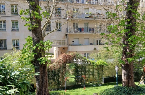 Neuilly-sur-Seine Apartment | Quiet, green apartment