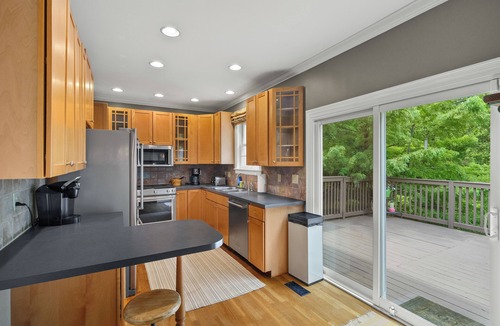 Nashville House | Quiet Green Hills Cottage. Near 12 South, Lipscomb Belmont Vanderbilt Downtown.