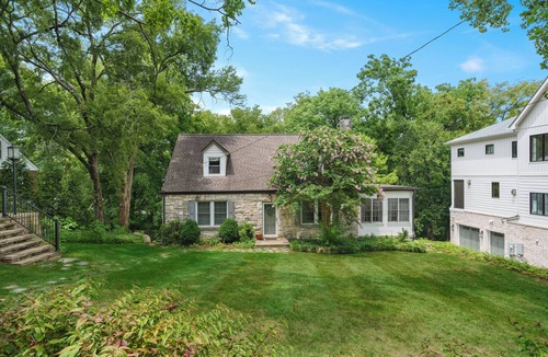 Nashville House | Quiet Green Hills Cottage. Near 12 South, Lipscomb Belmont Vanderbilt Downtown.
